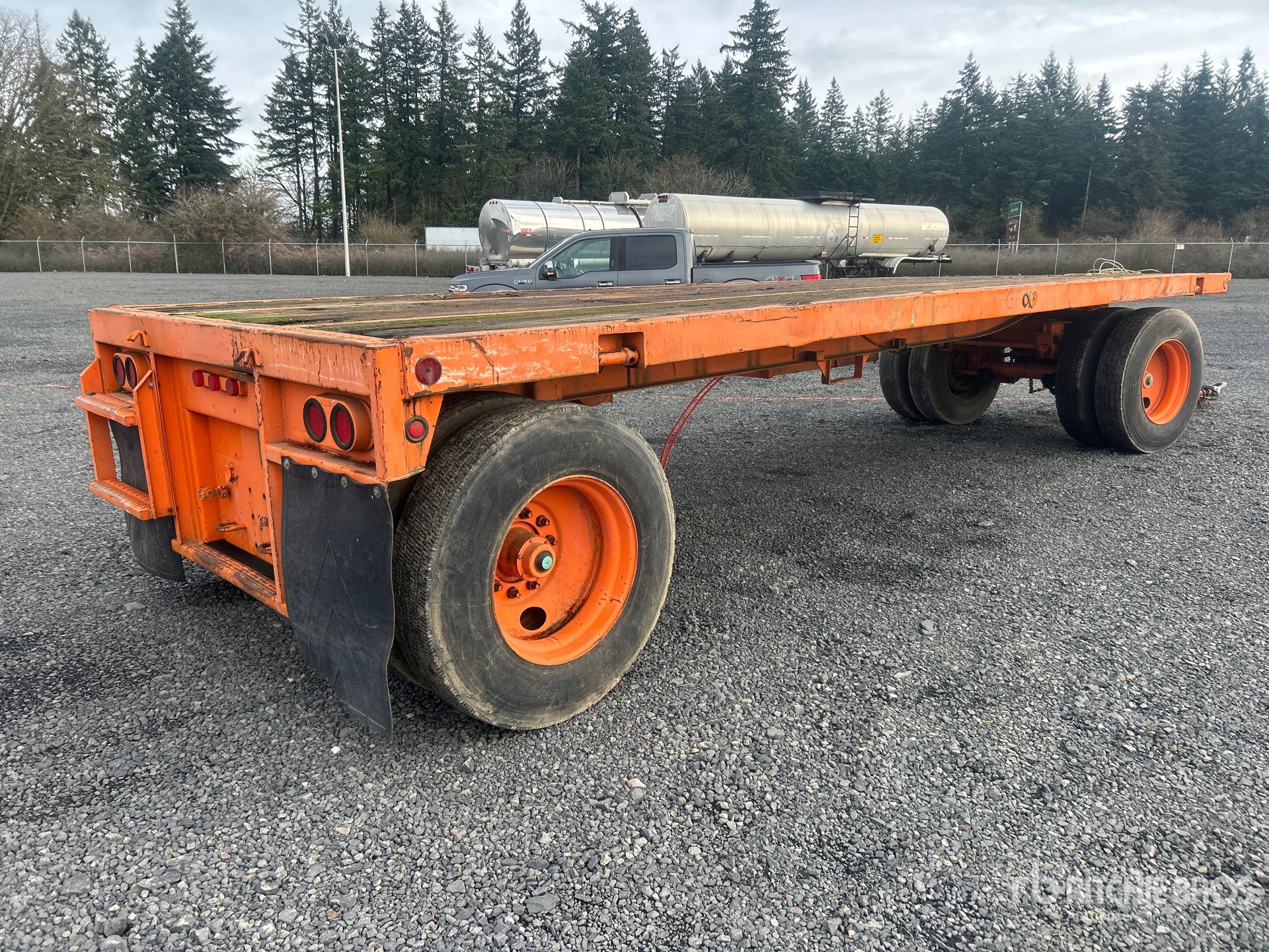 Aspect général with Image, coin arrière droit