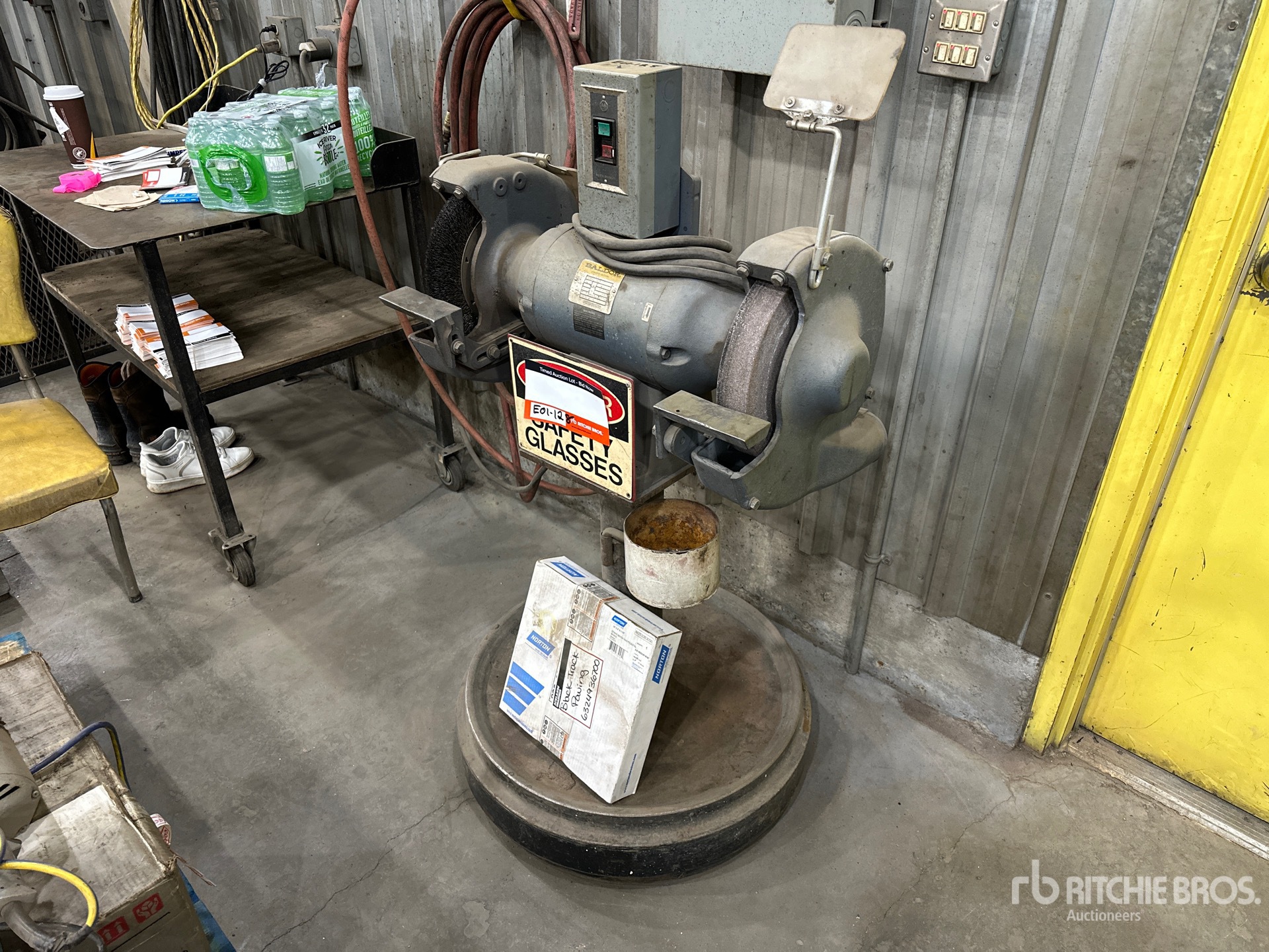 General Appearance with Foto, angolo anteriore sinistro