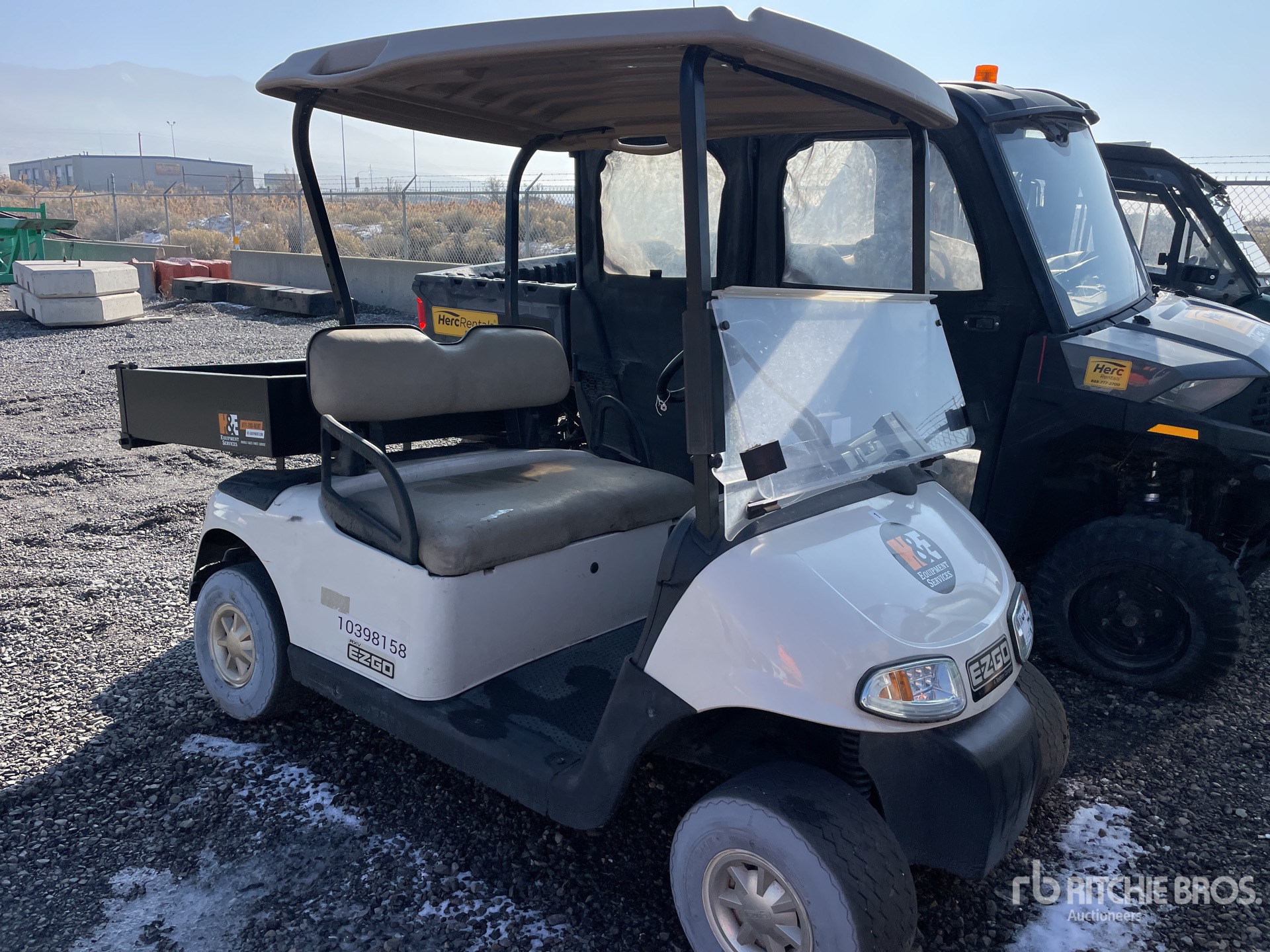 General Appearance with Bild, Ecke vorne rechts