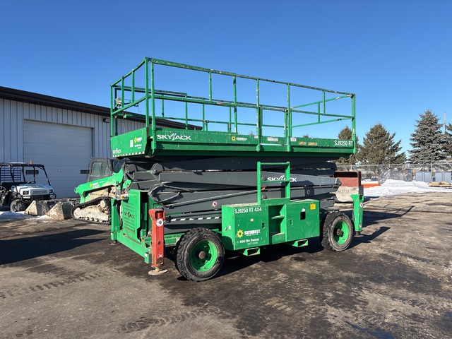 2016 Skyjack SJ9250RT Dual Fuel 4x4 Scissor Lift