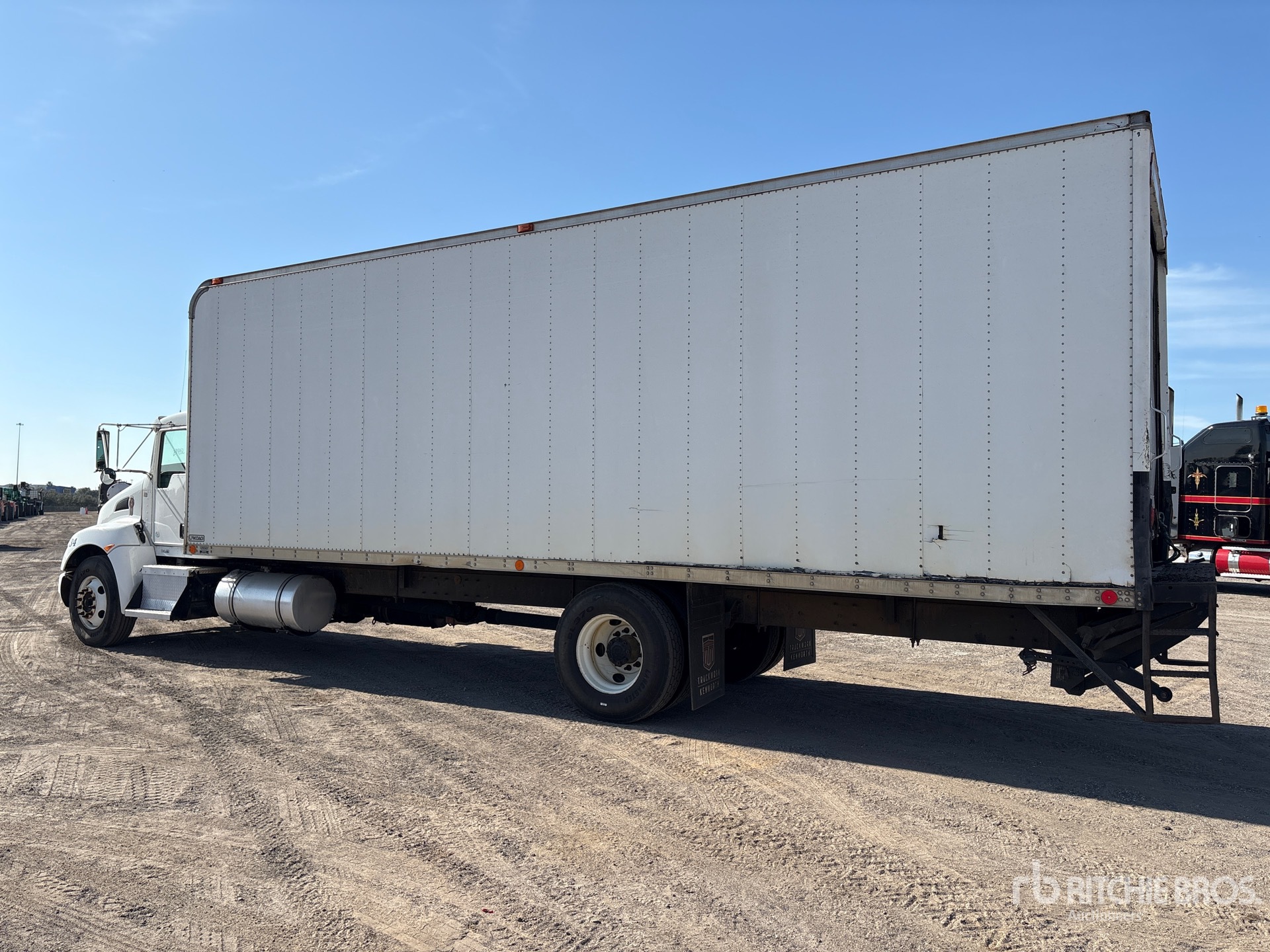 General Appearance with Foto, angolo posteriore sinistro