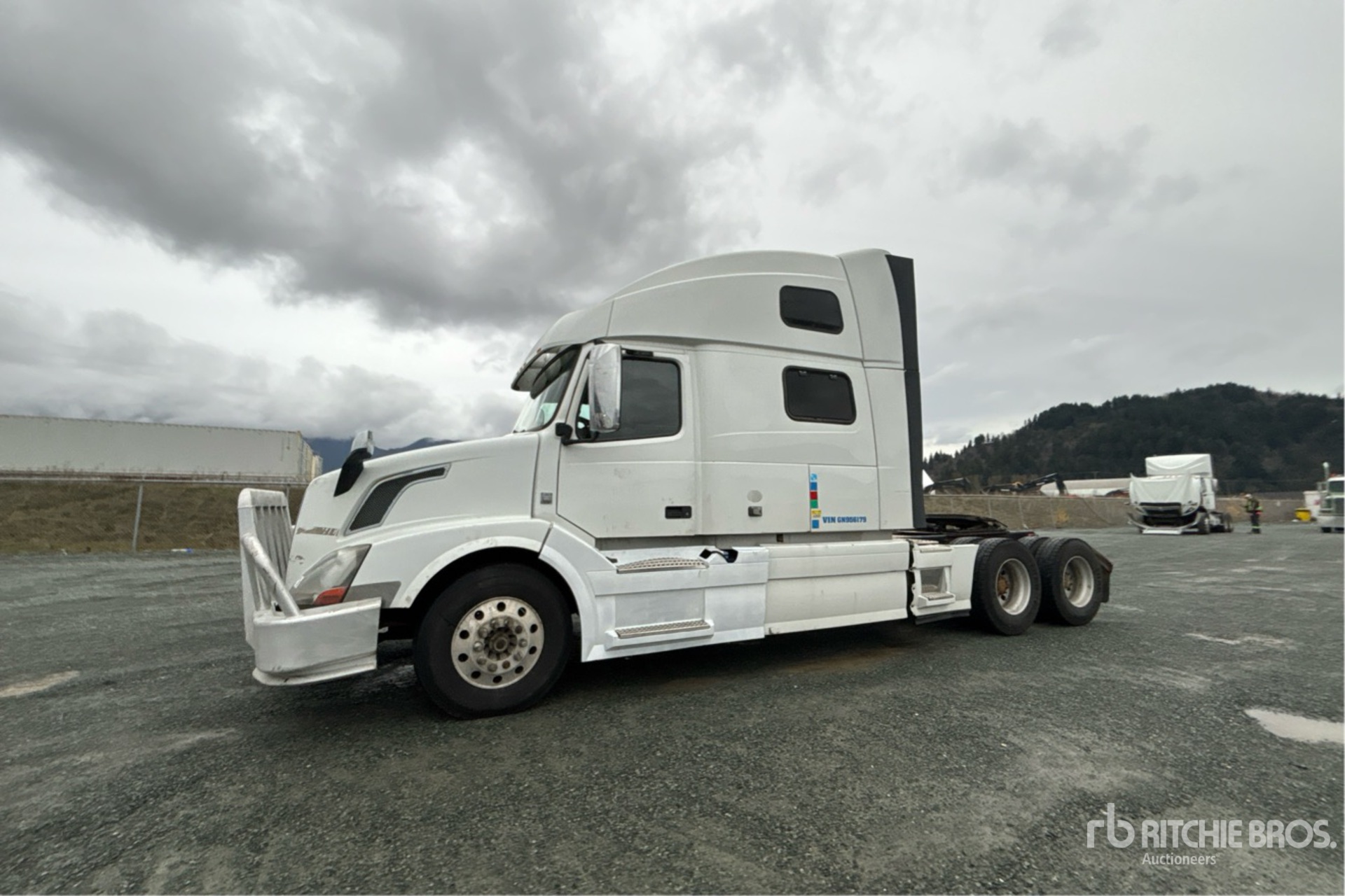 General Appearance with Picture, Left Front Corner