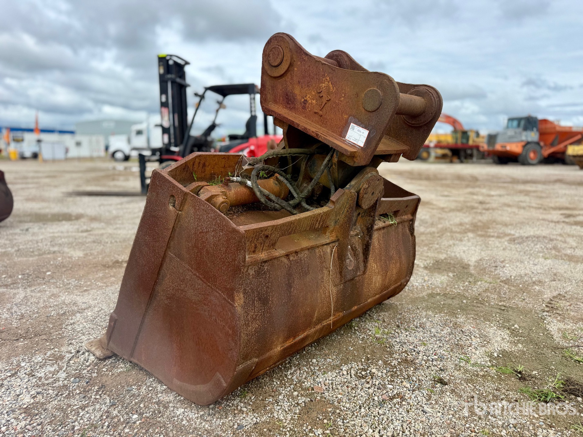 General Appearance with Picture, Left Rear Corner