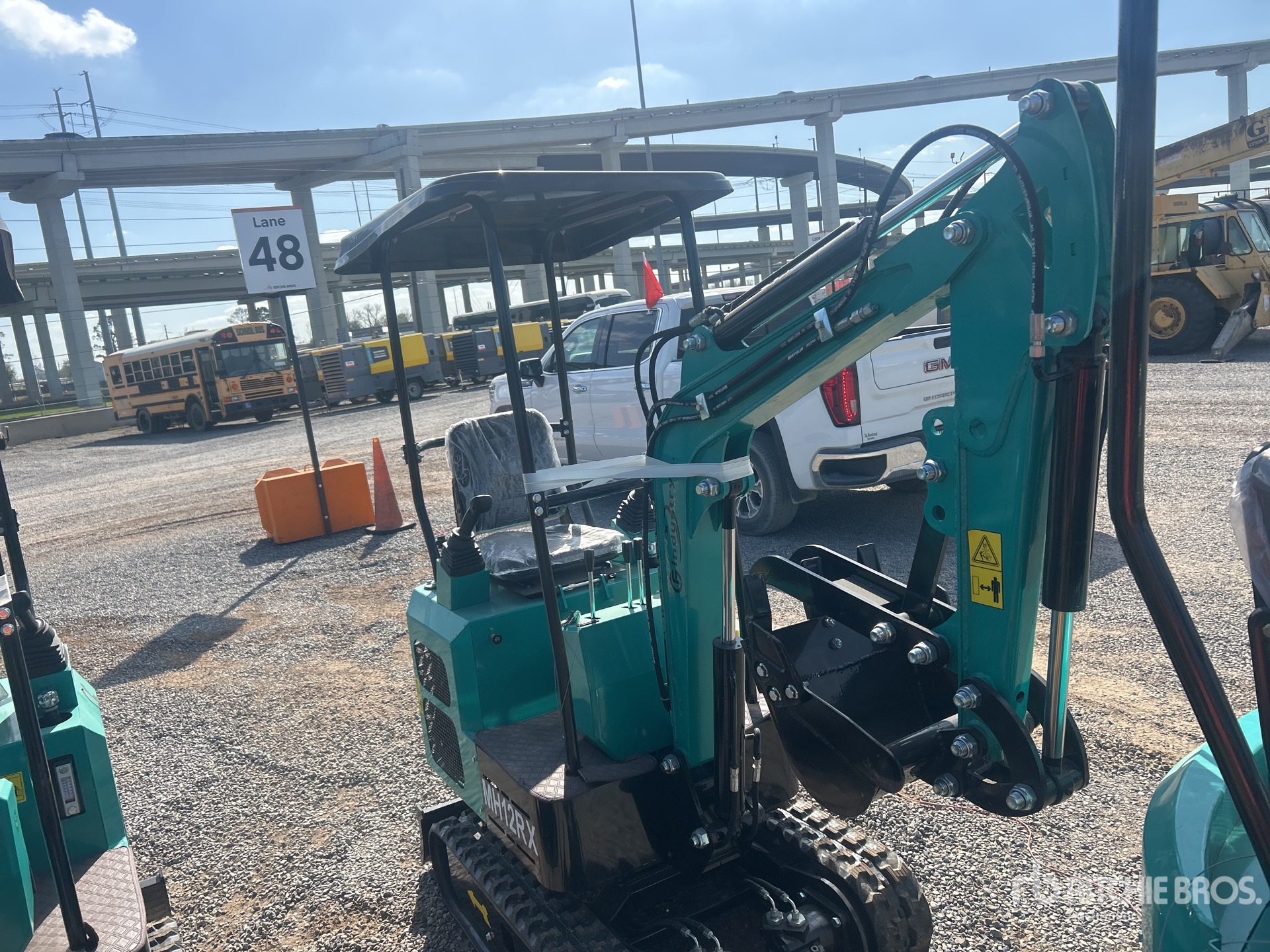 General Appearance with Picture, Right Front Corner