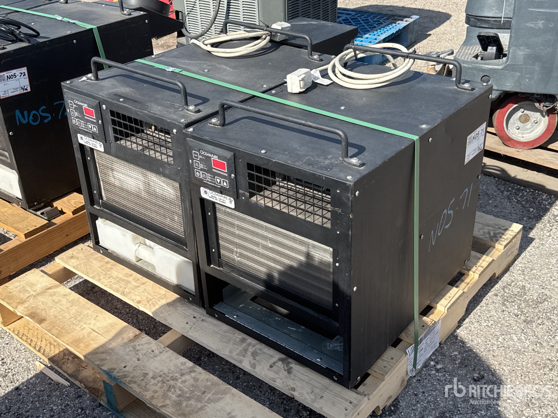 General Appearance with Bild, Ecke vorne links