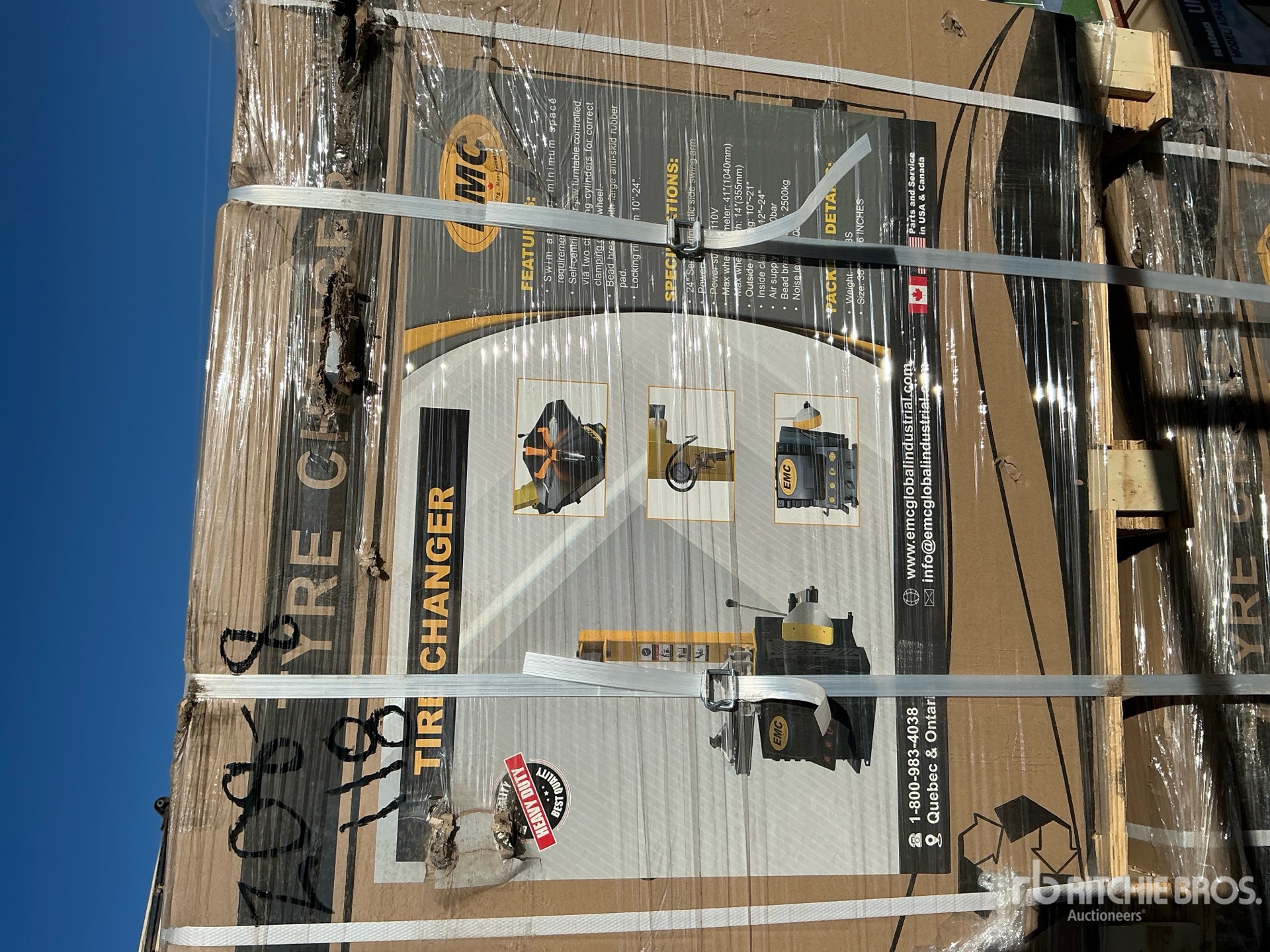 General Appearance with Foto, angolo anteriore sinistro