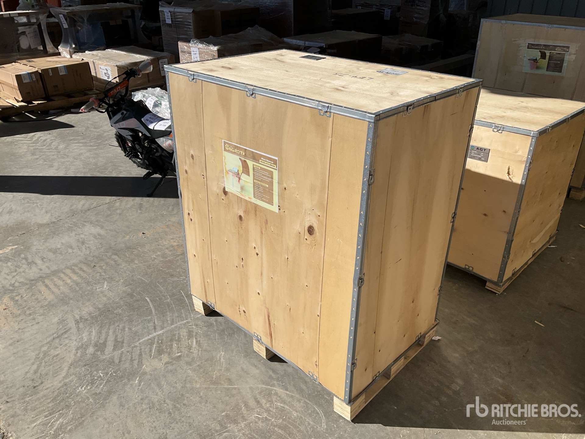 General Appearance with Picture, Left Front Corner