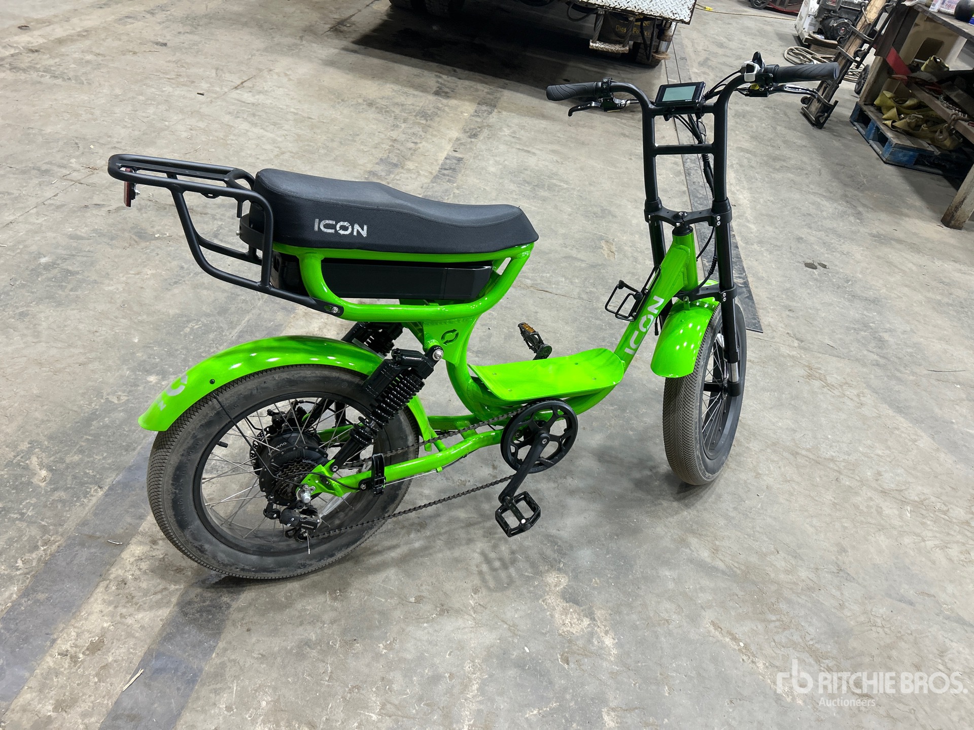 Aspect général with Image, coin arrière droit