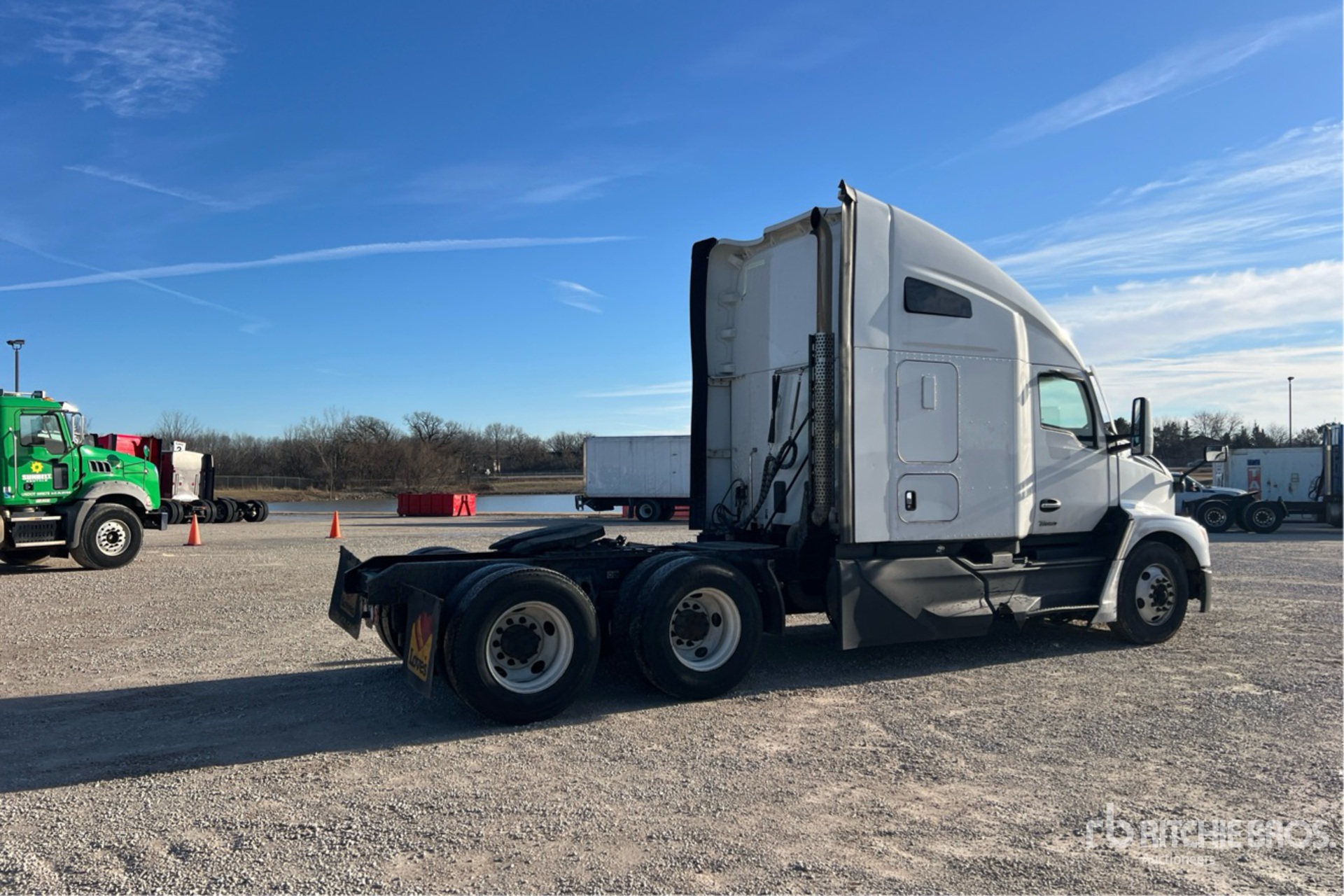 General Appearance with Bild, Ecke hinten rechts