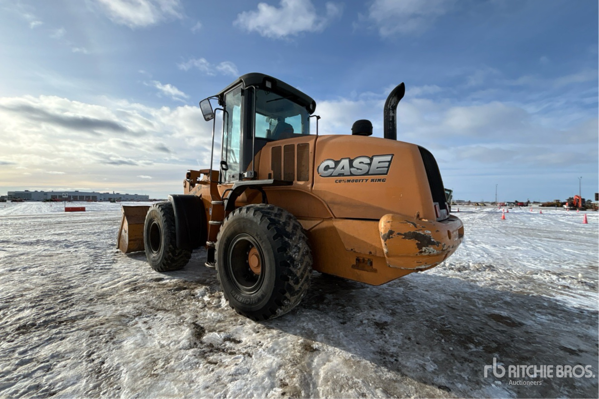 General Appearance with Foto, angolo posteriore sinistro