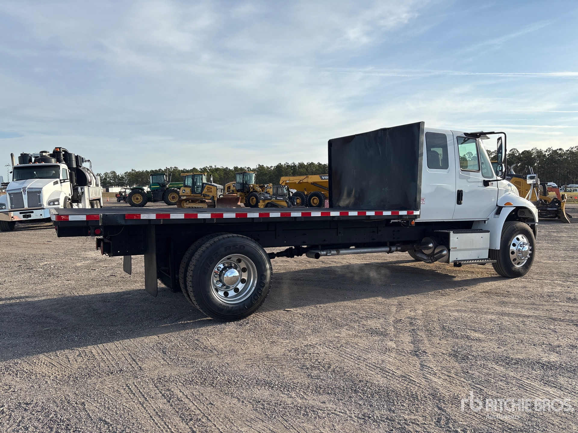 General Appearance with Bild, Ecke hinten rechts