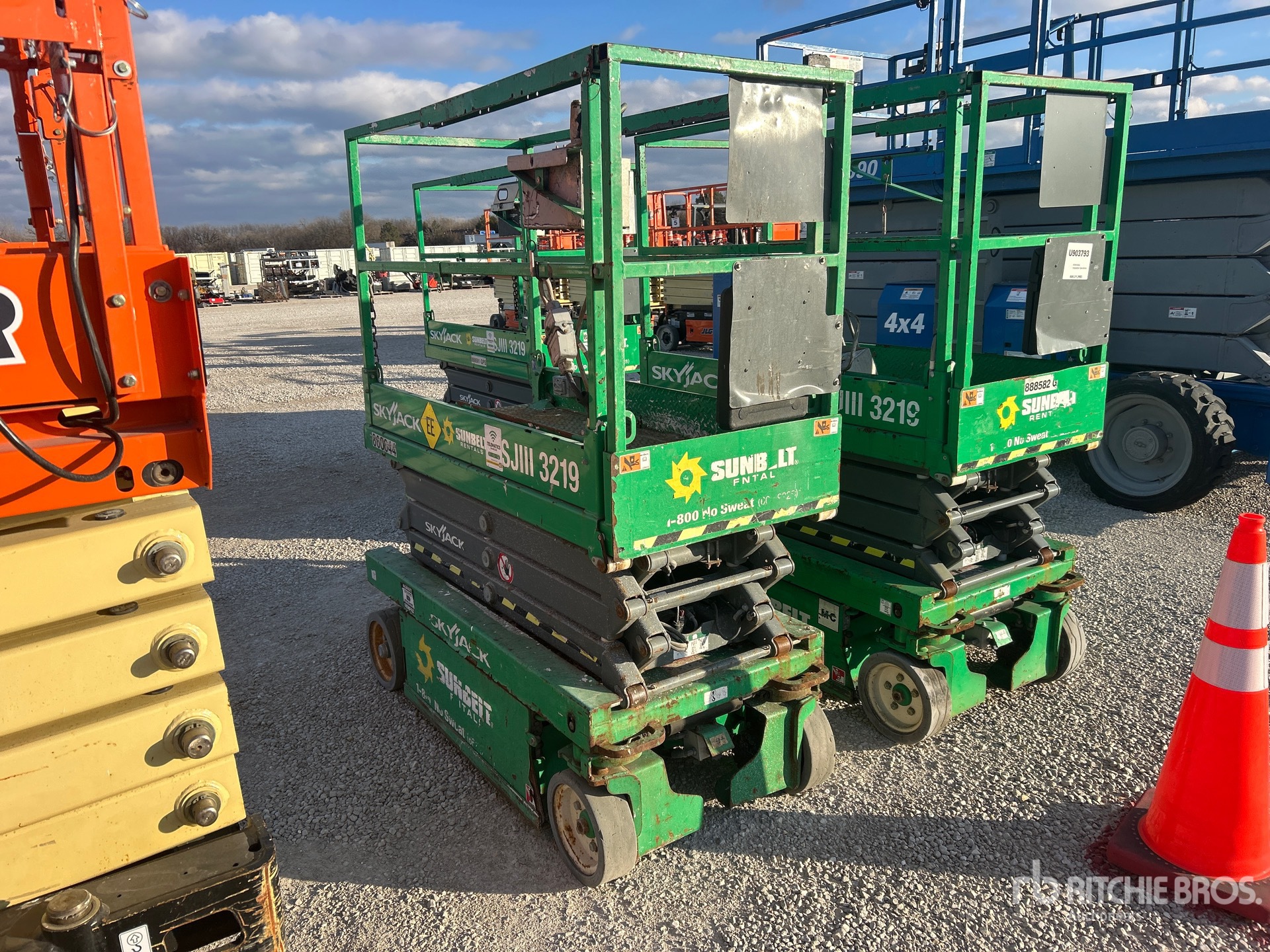 General Appearance with Bild, Ecke vorne rechts