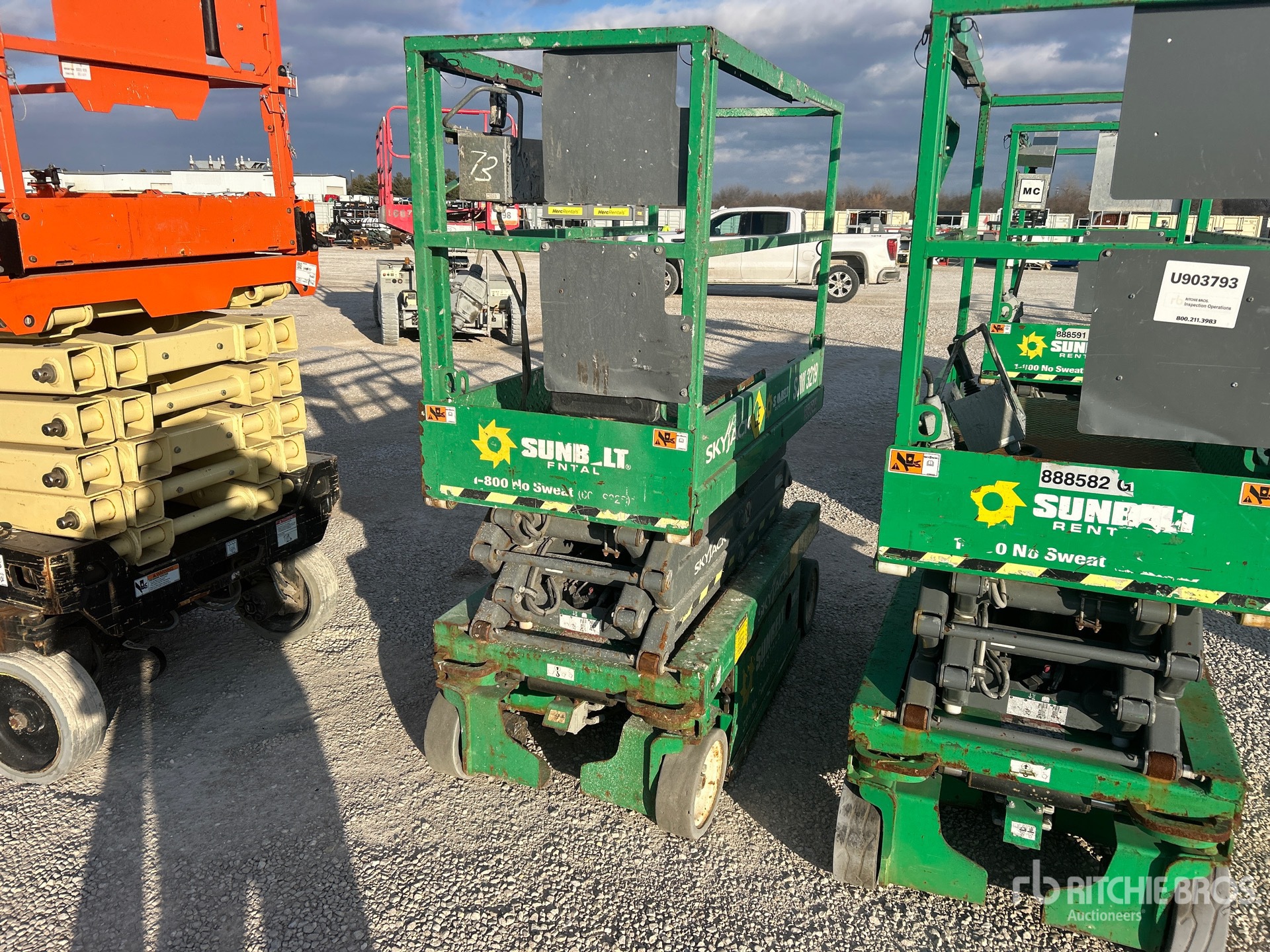 General Appearance with Bild, Ecke vorne links