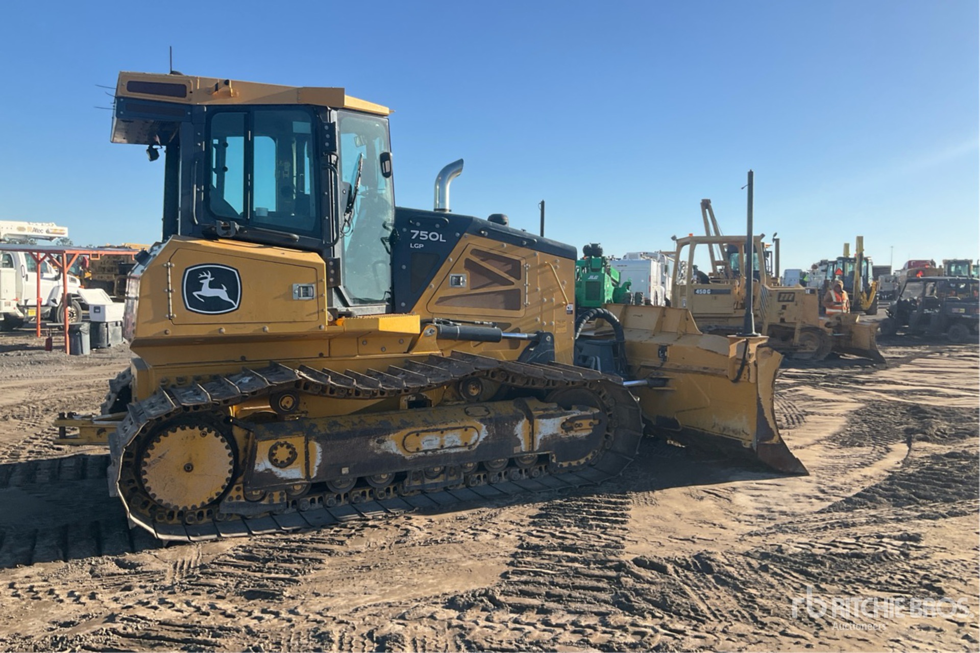 General Appearance with Foto, angolo anteriore sinistro