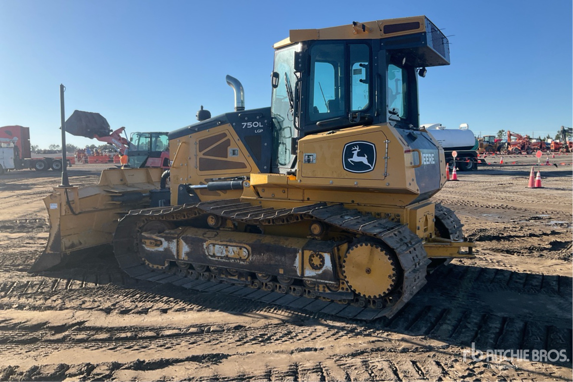 General Appearance with Foto, angolo posteriore sinistro