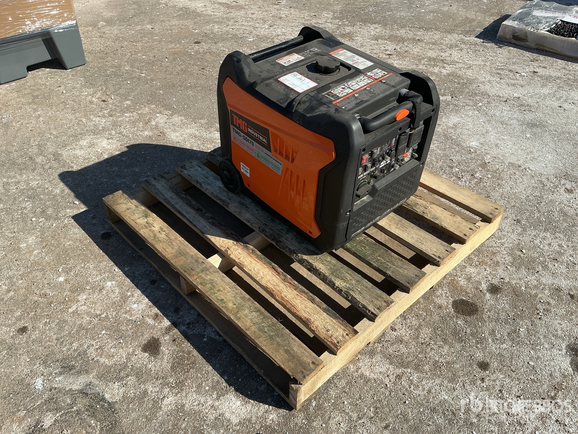 General Appearance with Picture, Right Front Corner