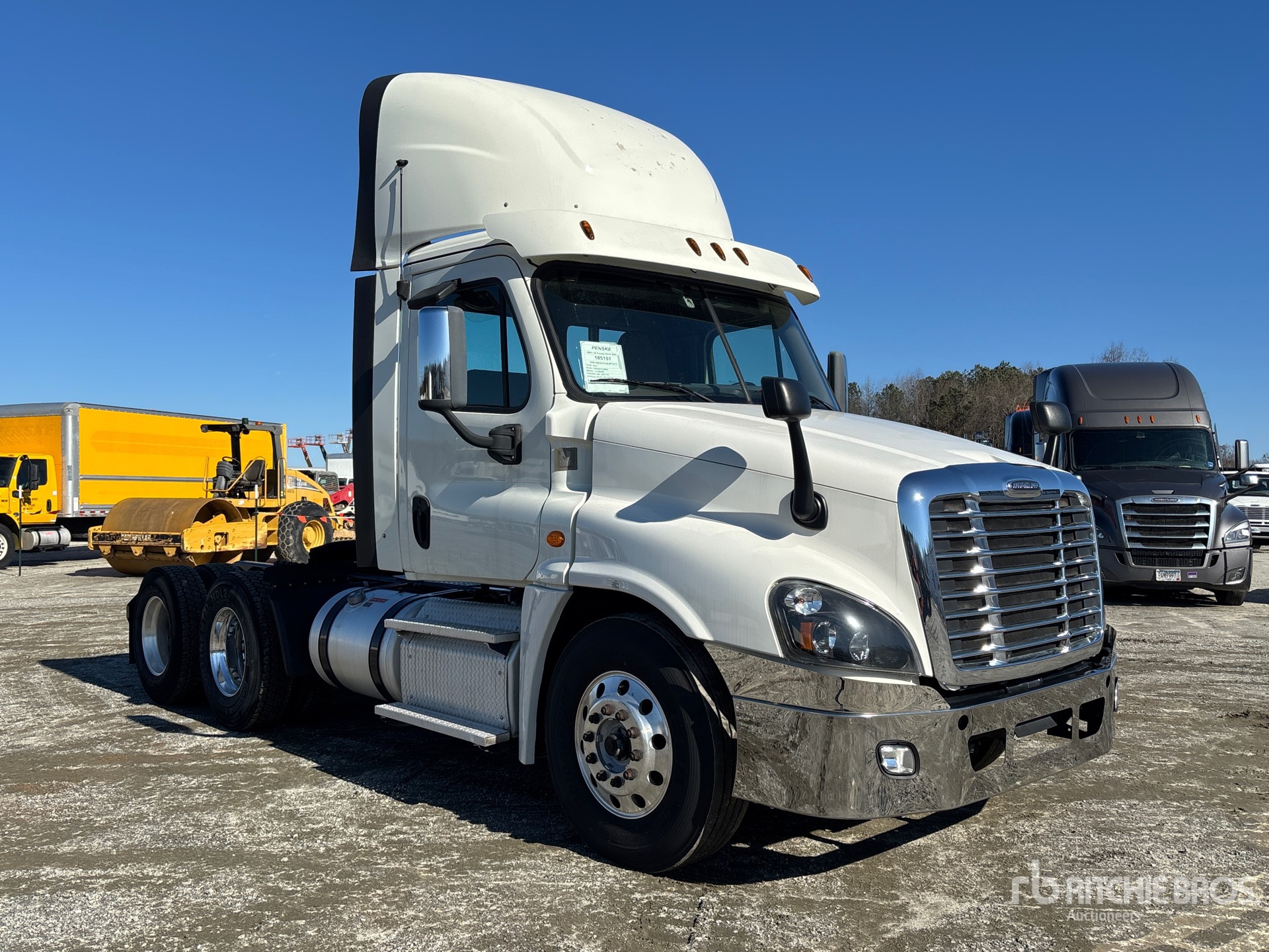 General Appearance with Bild, Ecke vorne rechts