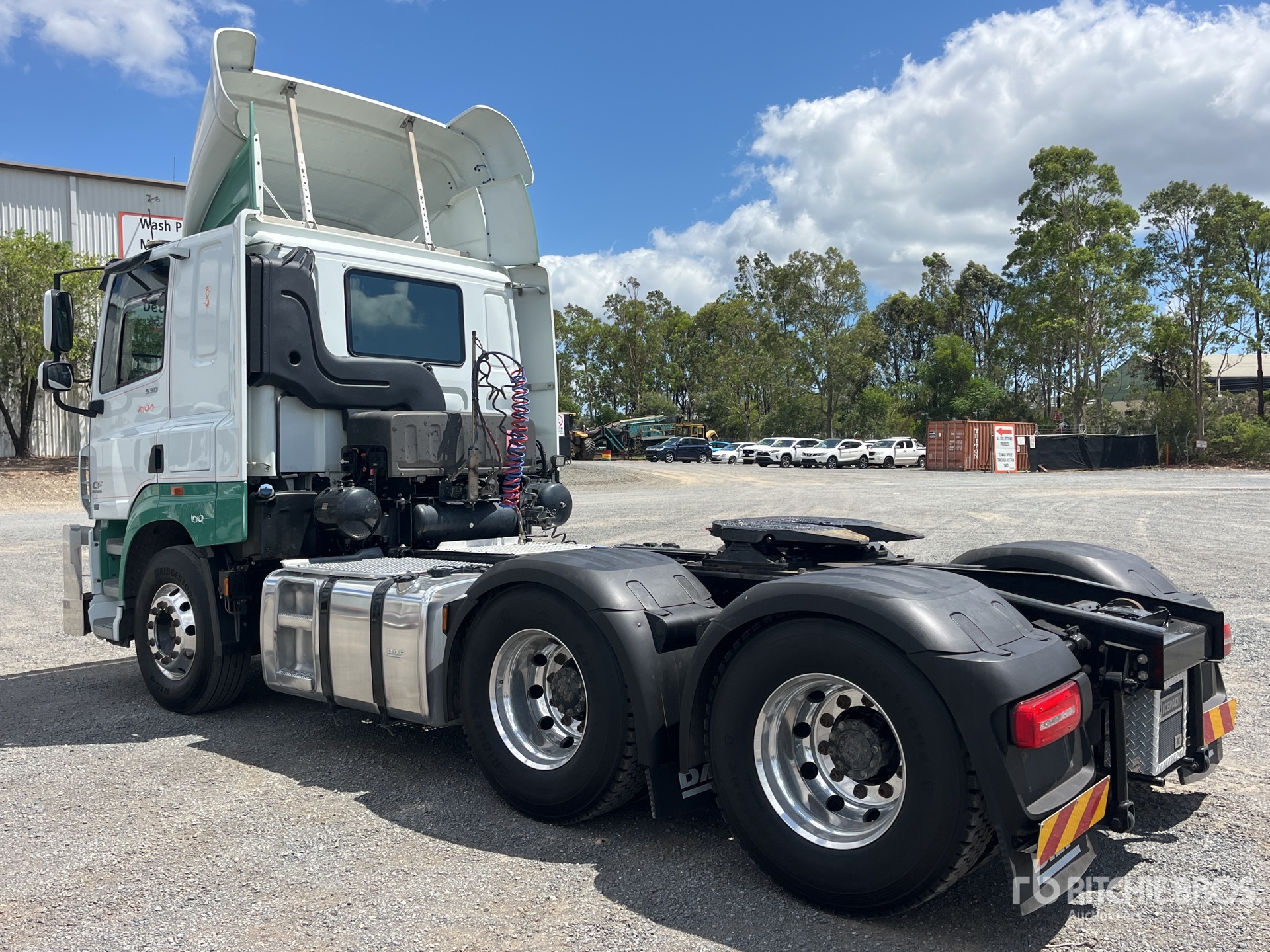 General Appearance with Foto, angolo anteriore sinistro