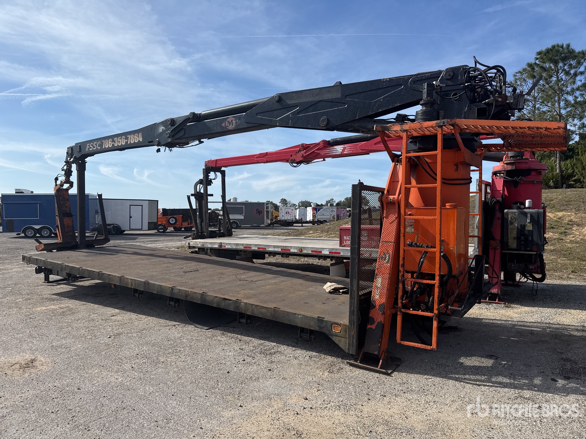 General Appearance with Bild, Ecke vorne links