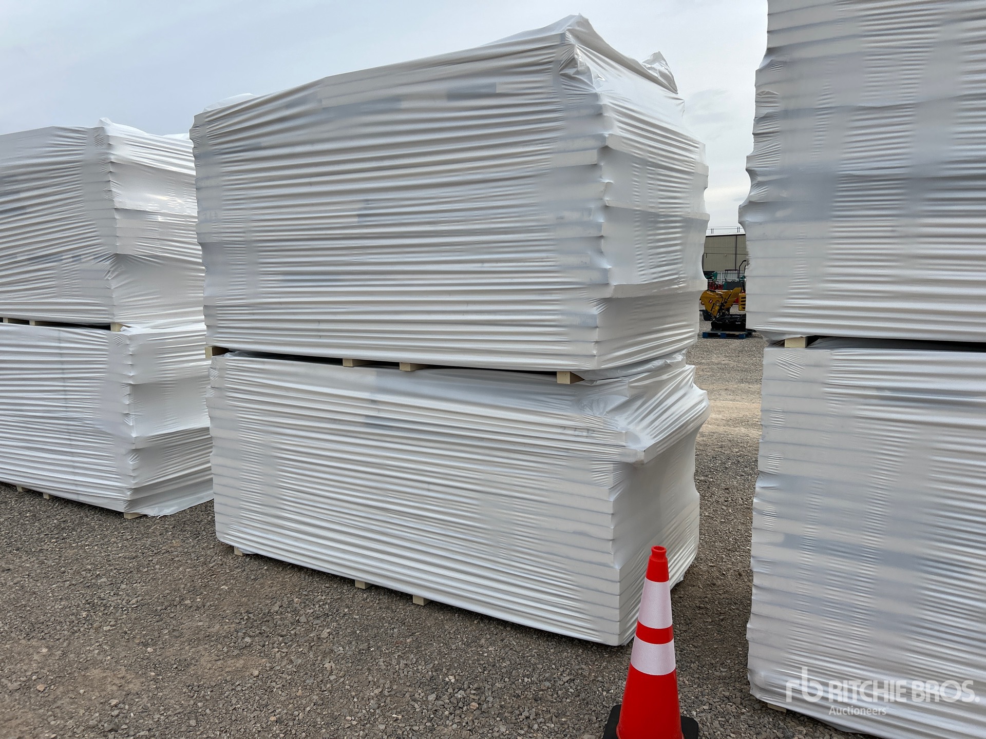 General Appearance with Bild, Ecke vorne rechts