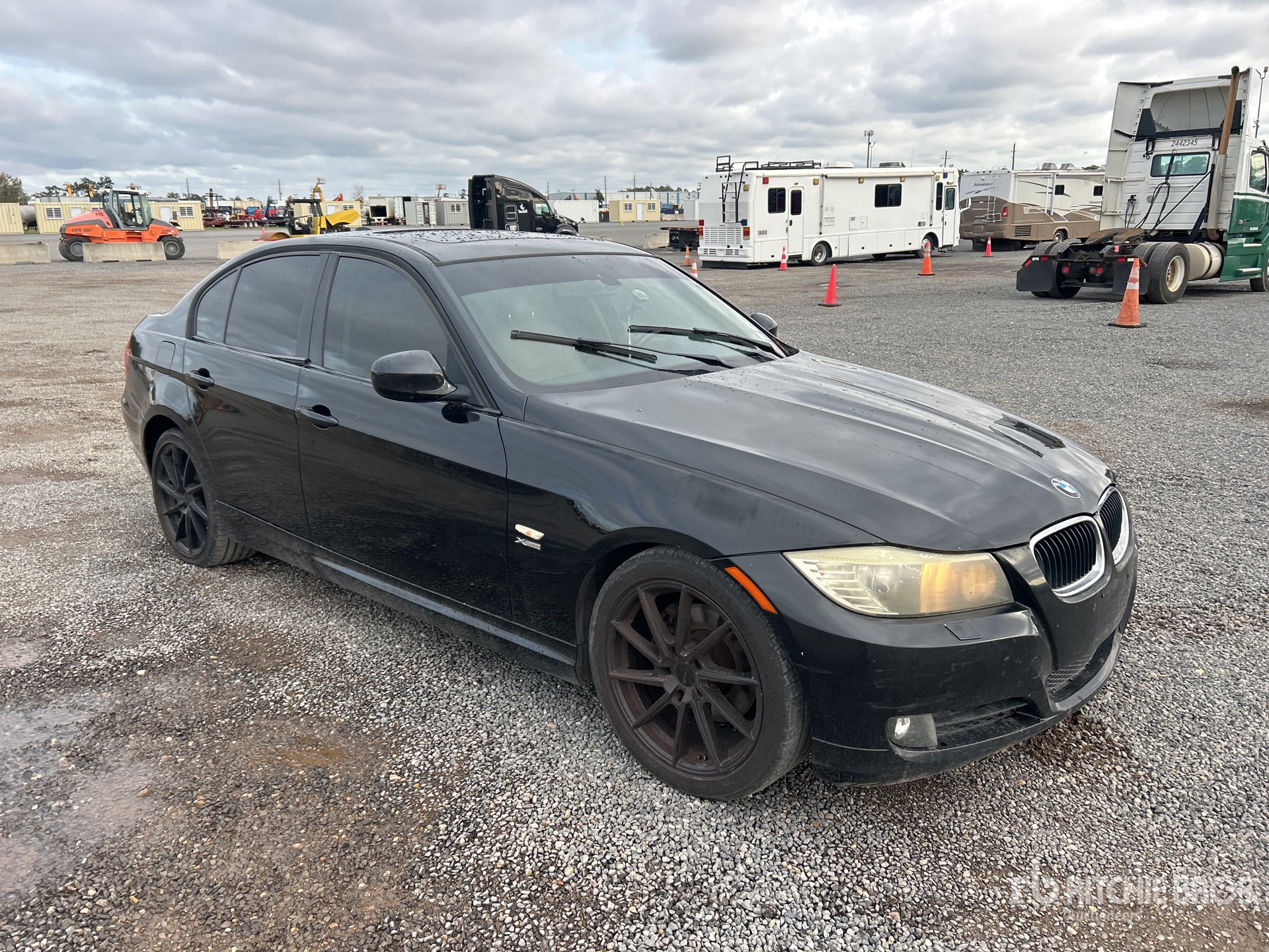 Aspect général with Image, coin avant droit