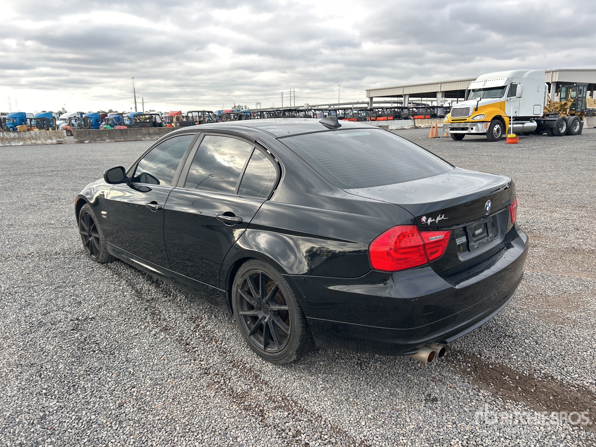 Aspect général with Image, coin arrière gauche