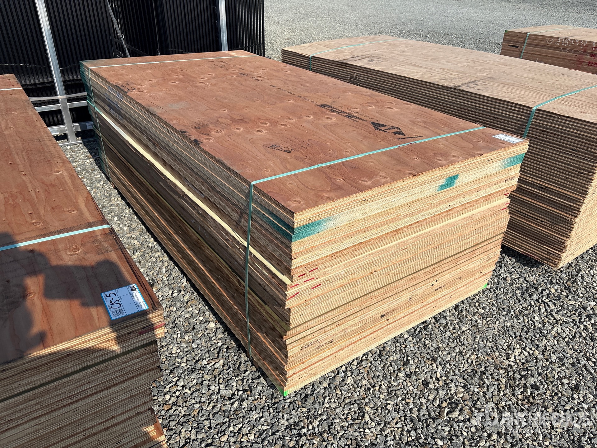 General Appearance with Bild, Ecke vorne links