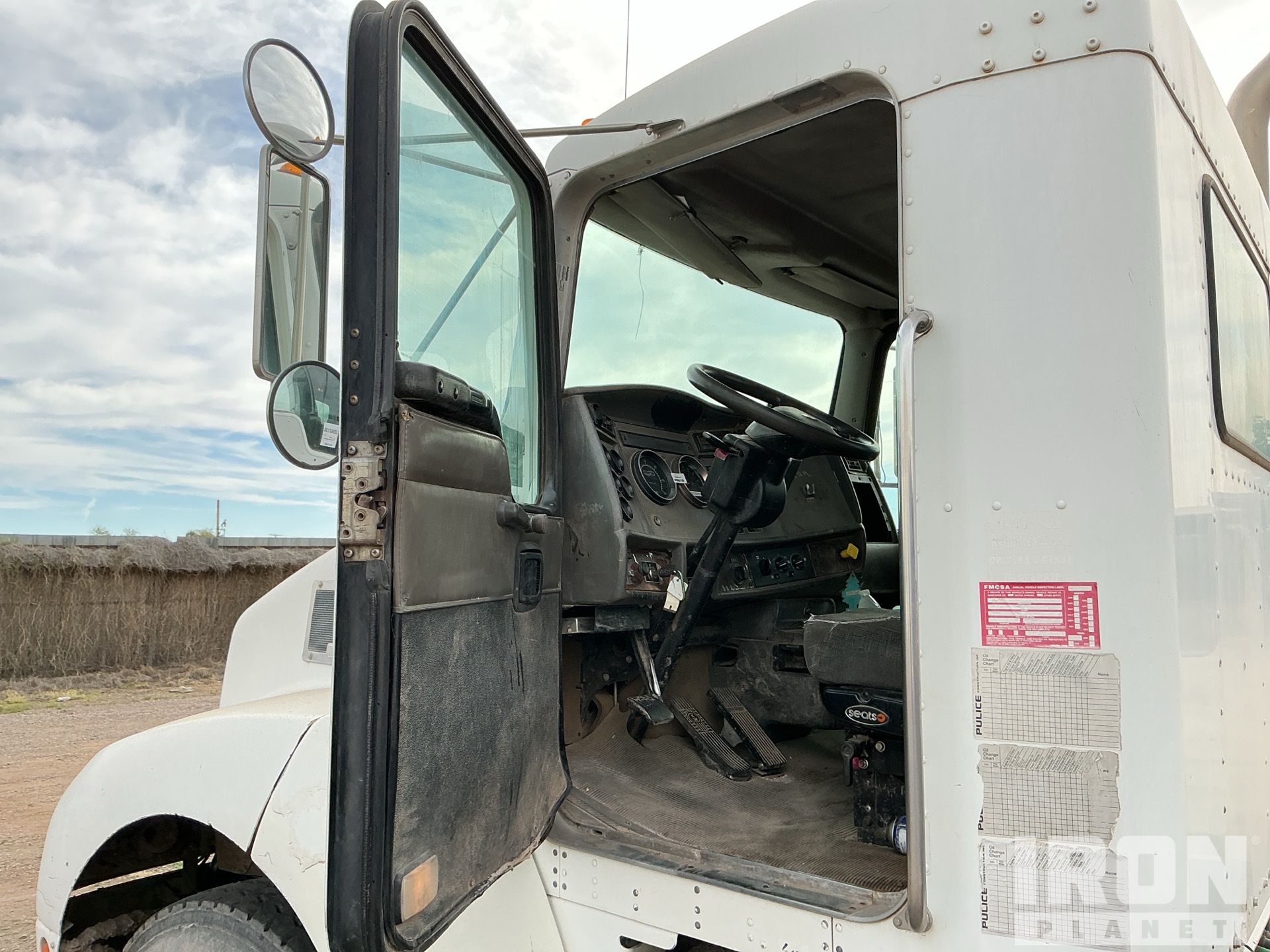 2007 Kenworth T300