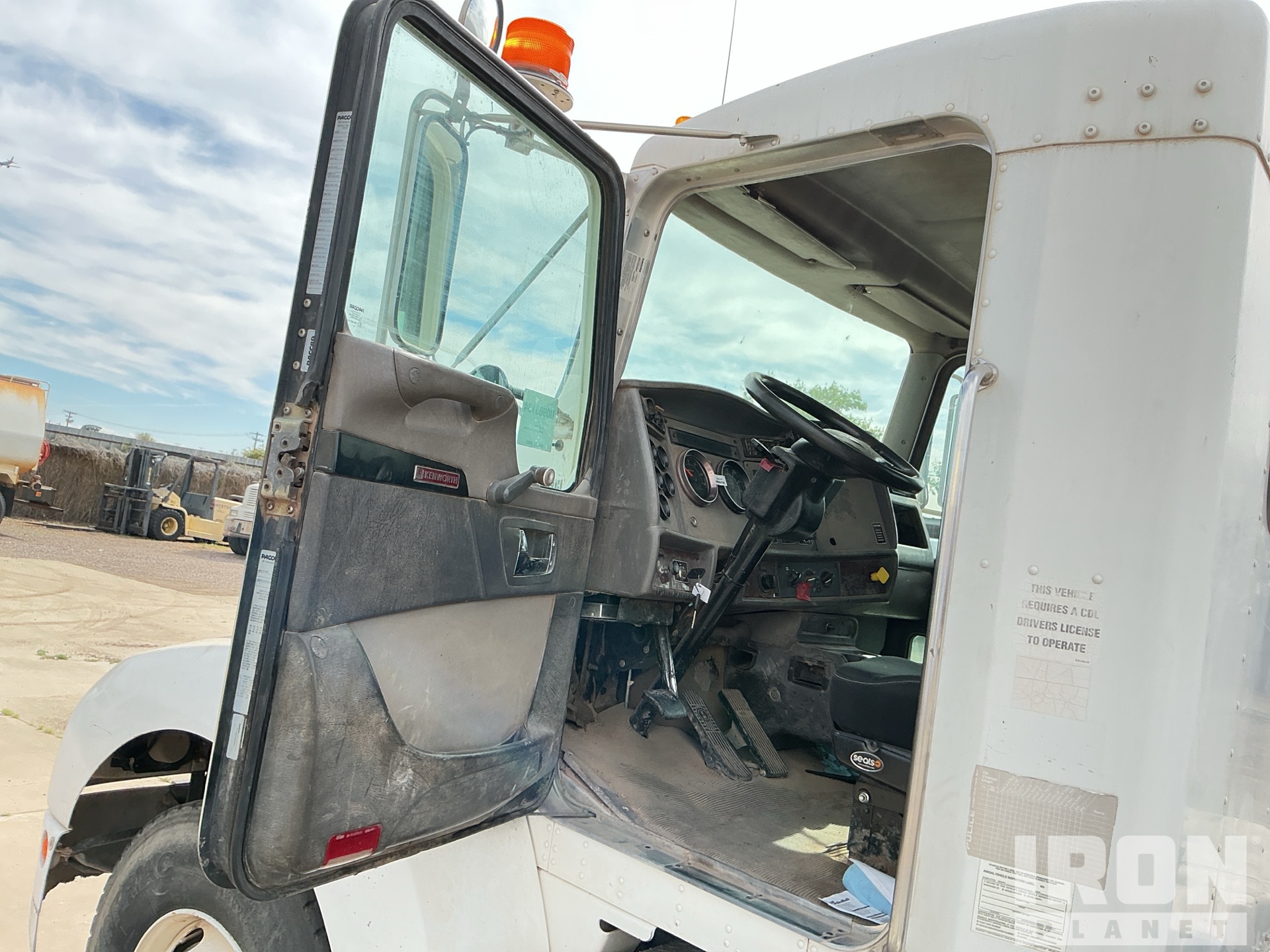 2007 Kenworth T300
