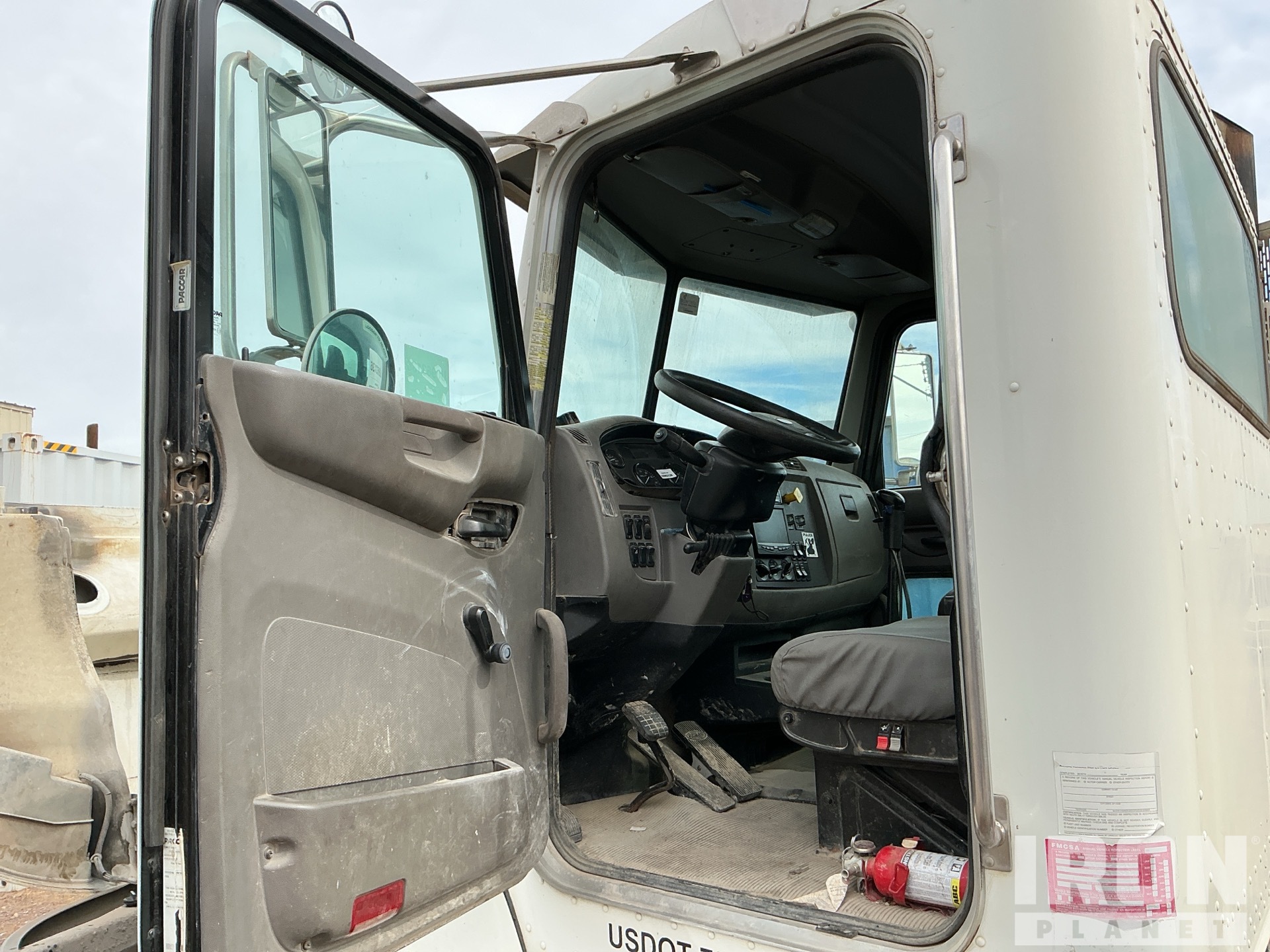 2014 Peterbilt 348