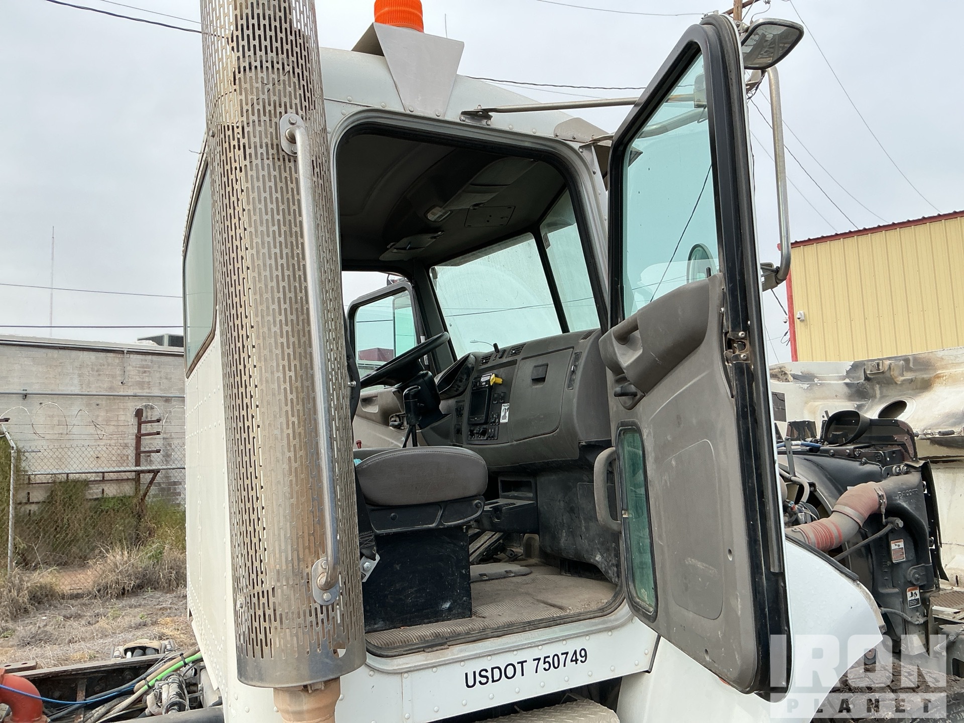 2014 Peterbilt 348