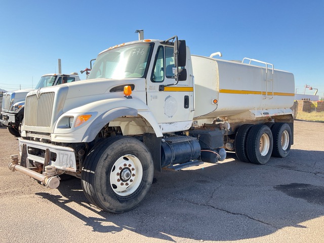 2005 International 7600 4000 gal 6x4 Water Truck