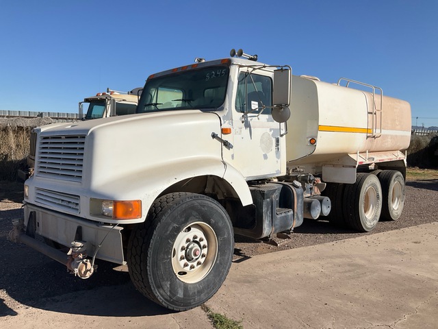 2002 International 2574 4000 gal 6x4 Water Truck