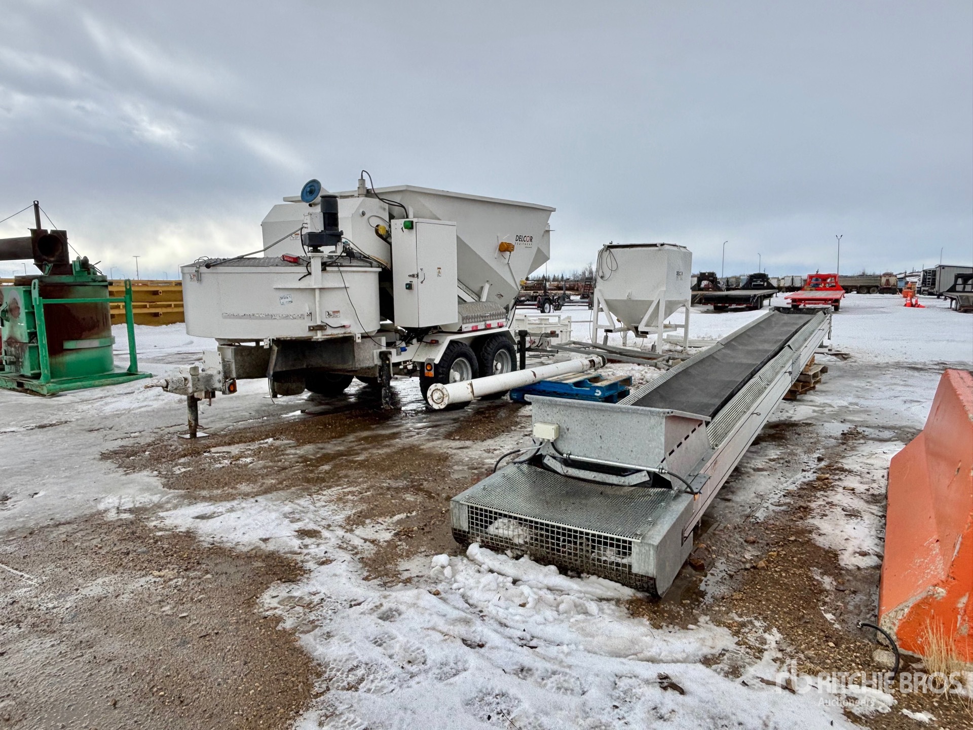 General Appearance with Foto, angolo anteriore sinistro