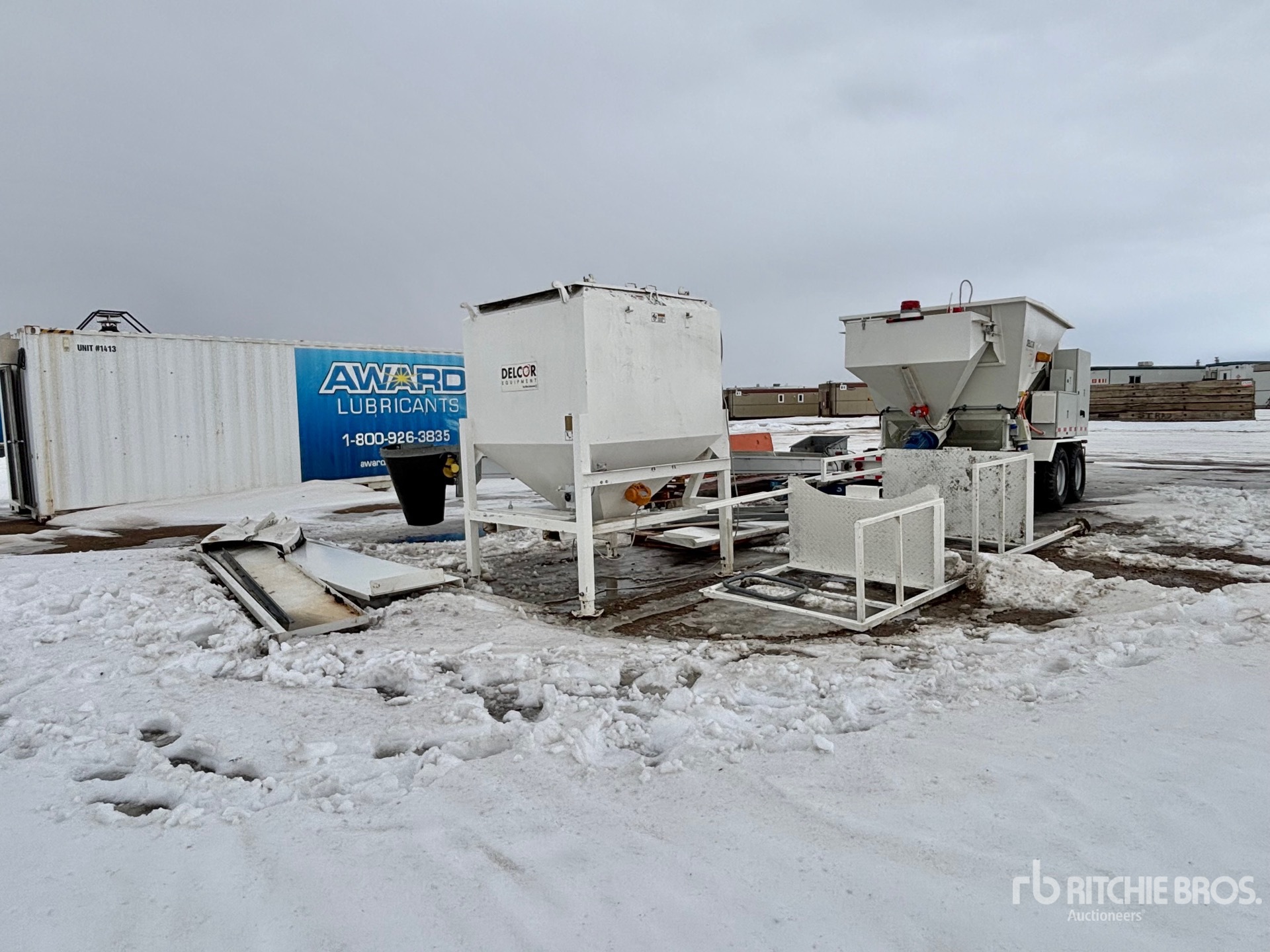 General Appearance with Foto, angolo anteriore sinistro