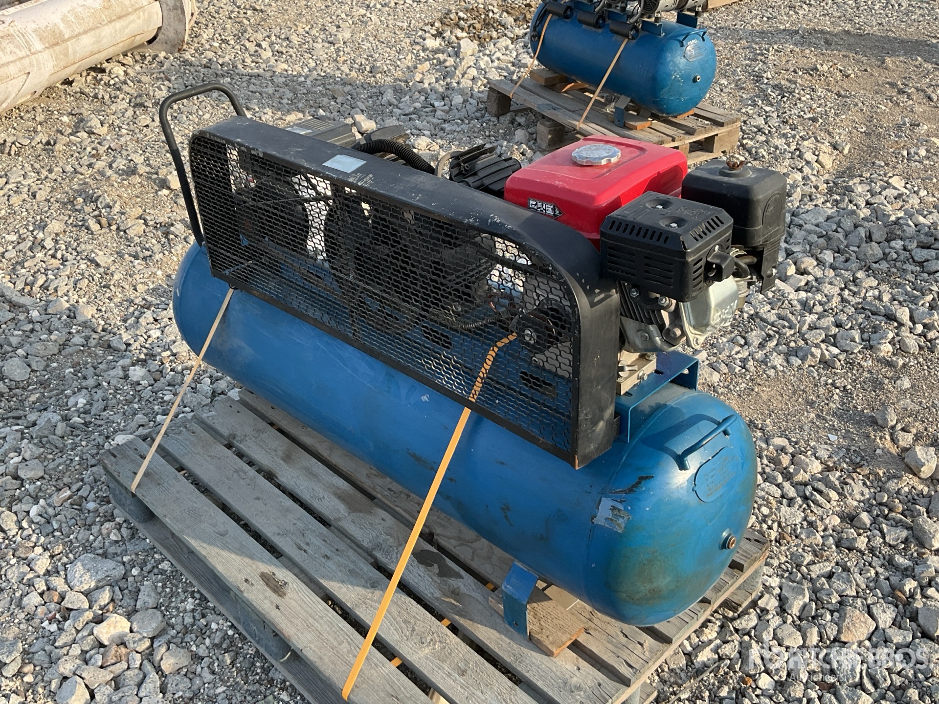 General Appearance with Bild, Ecke hinten rechts