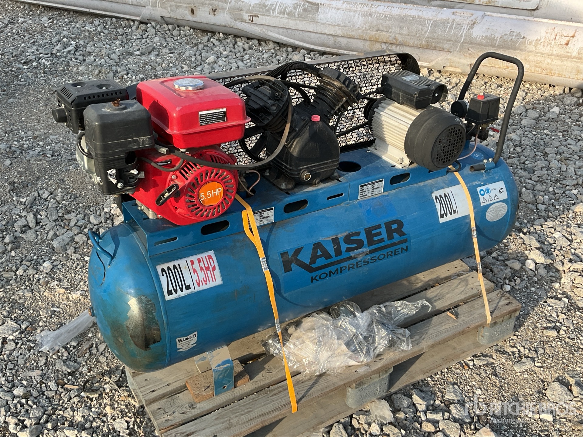 General Appearance with Bild, Ecke vorne rechts