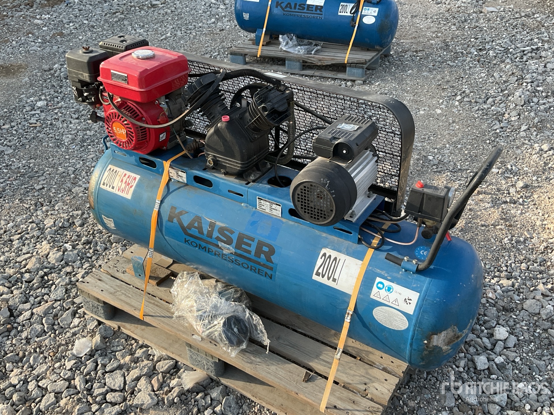 General Appearance with Bild, Ecke vorne links