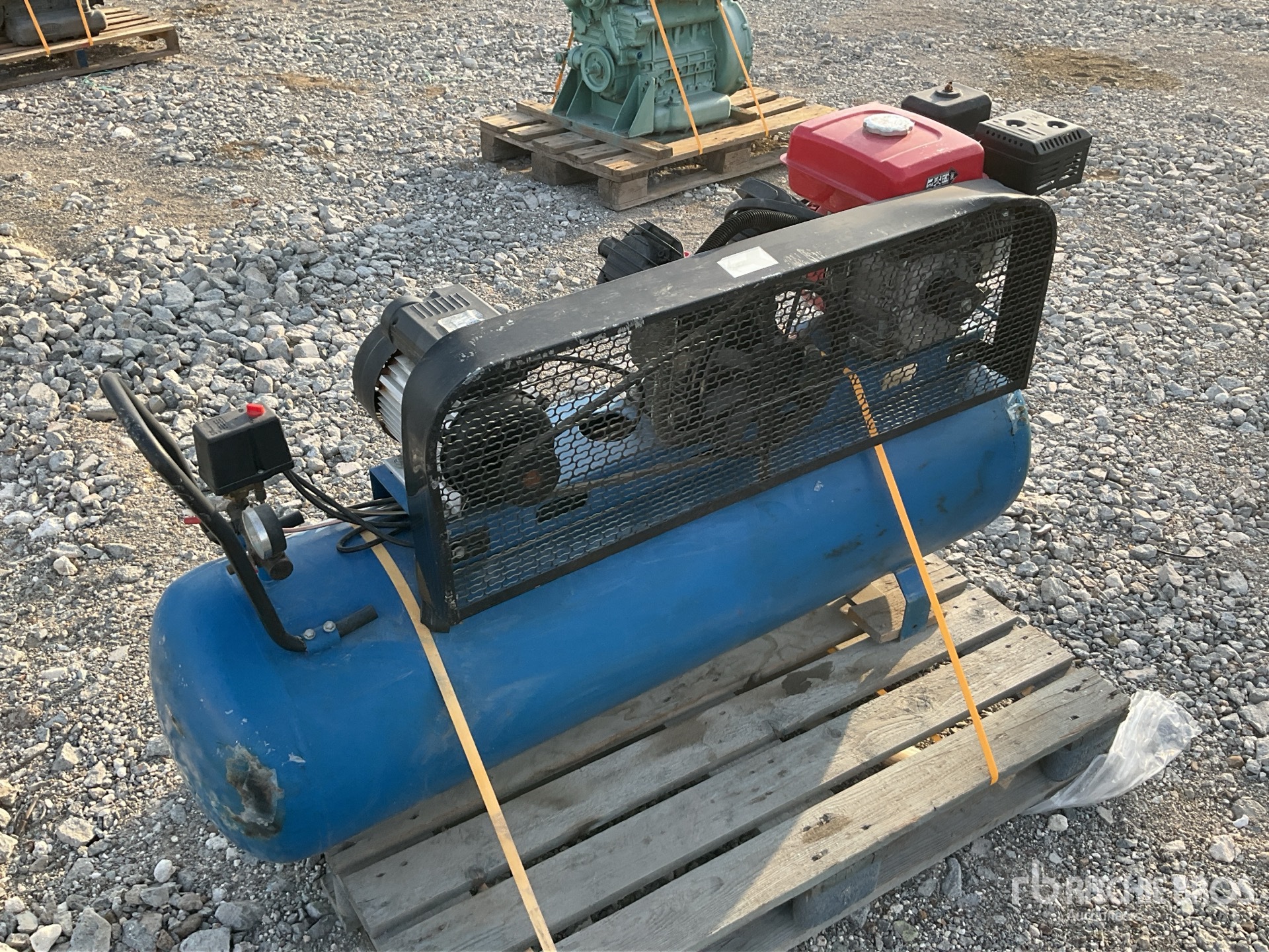 General Appearance with Bild, Ecke hinten links