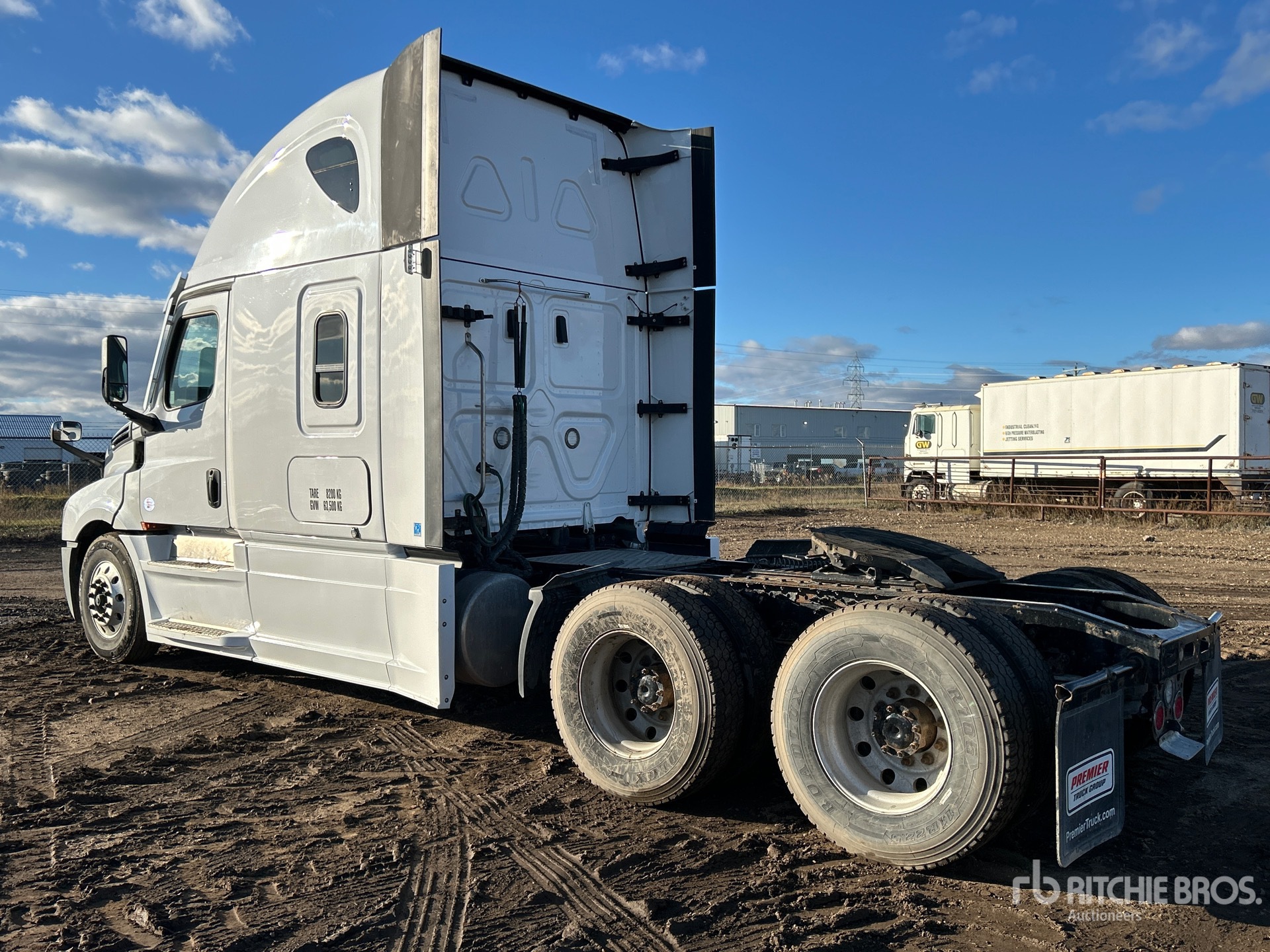 General Appearance with Foto, angolo posteriore sinistro