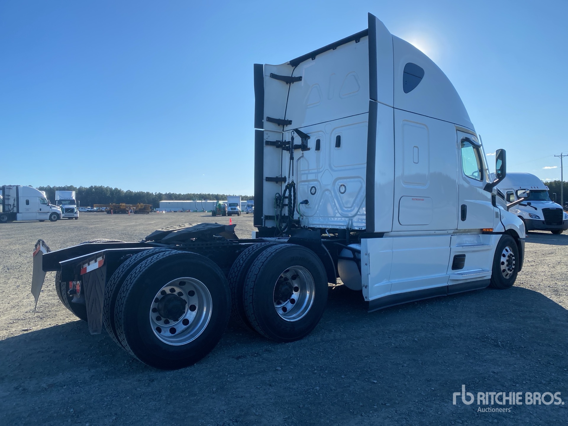 General Appearance with Foto, angolo anteriore sinistro