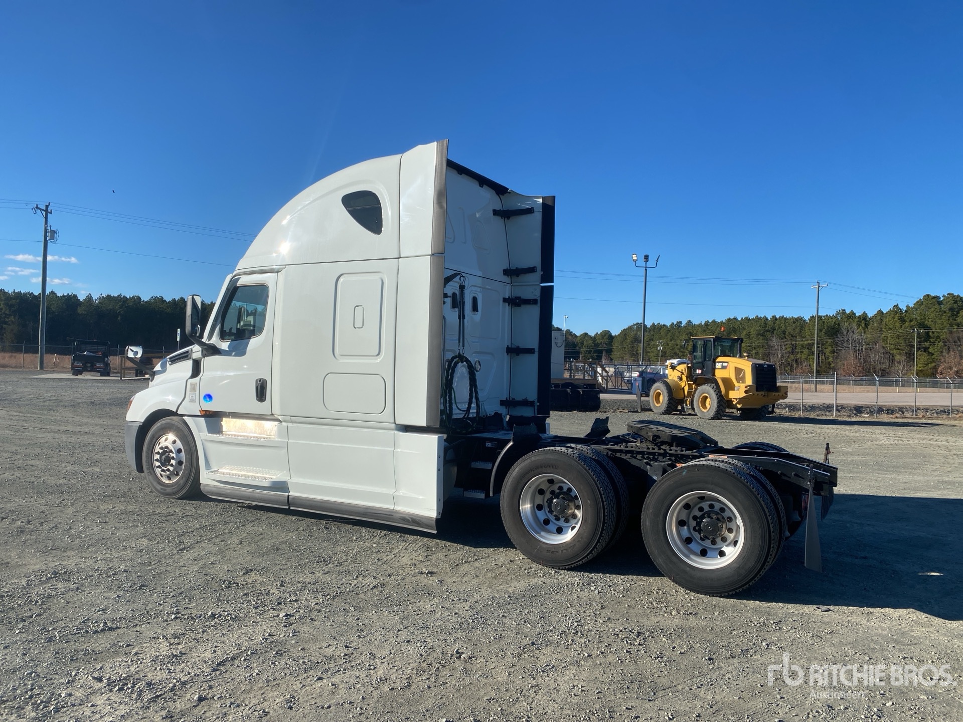 General Appearance with Foto, angolo posteriore sinistro