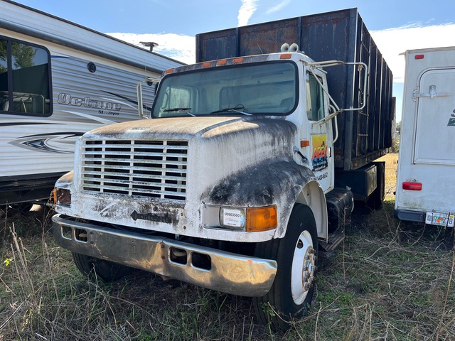 1998 International 4700 4x2 Chipper Truck (Inoperable)