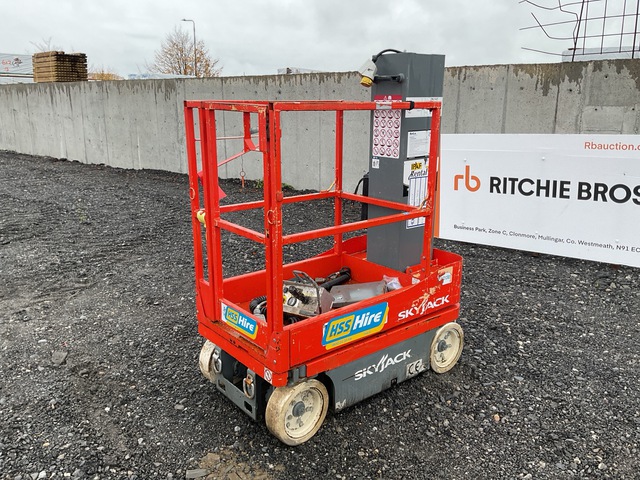 2013 Skyjack SJ16 Vertical Mast Lift (Inoperable)