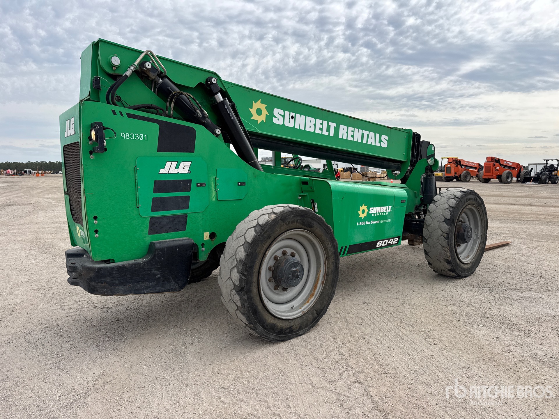 General Appearance with Foto, angolo anteriore sinistro