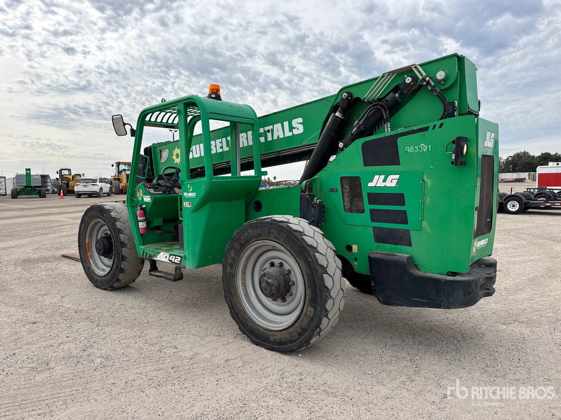 General Appearance with Foto, angolo posteriore sinistro