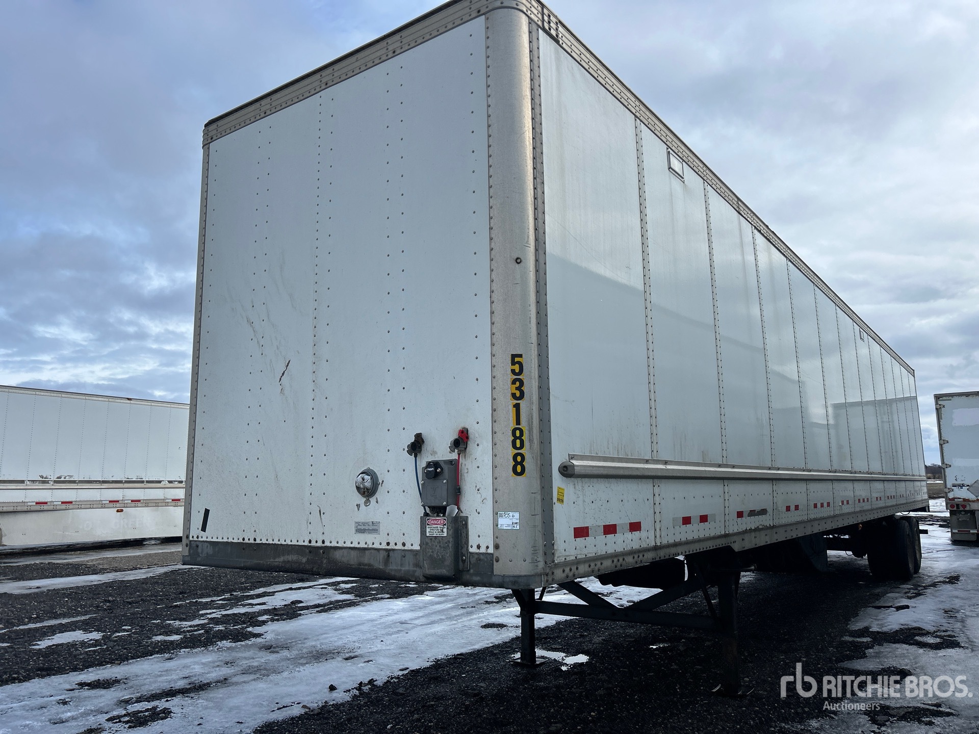 2015 Vanguard 53 ft x 102 in T/A