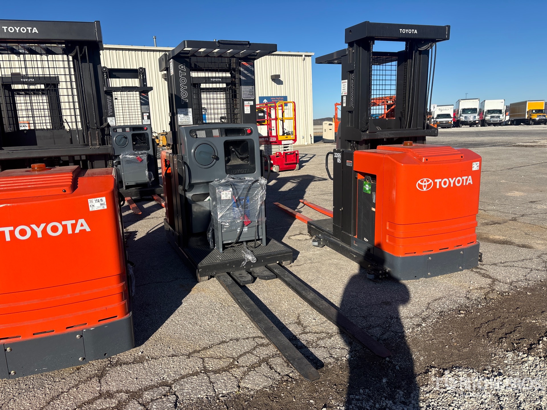 General Appearance with Picture, Right Front Corner