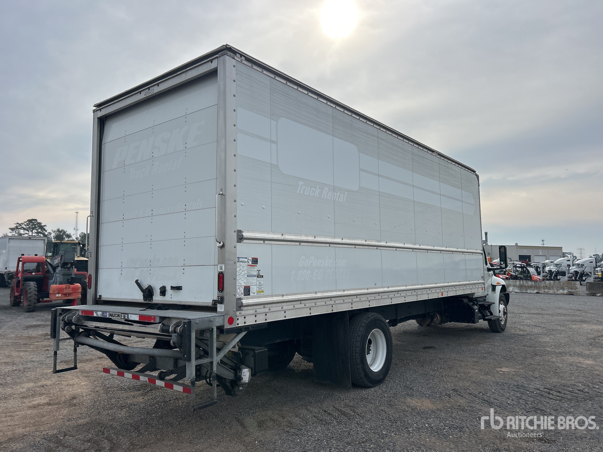 Aspect général with Image, coin arrière droit