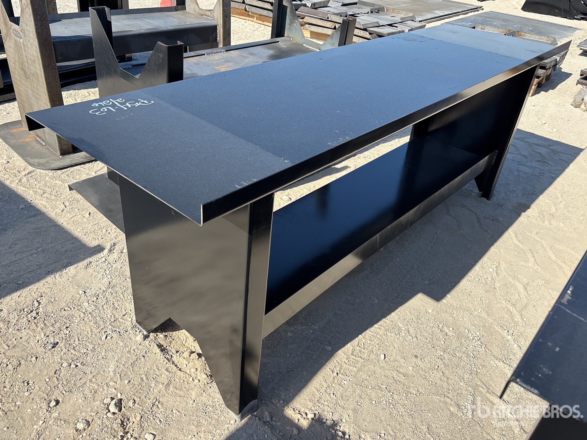 General Appearance with Bild, Ecke hinten links